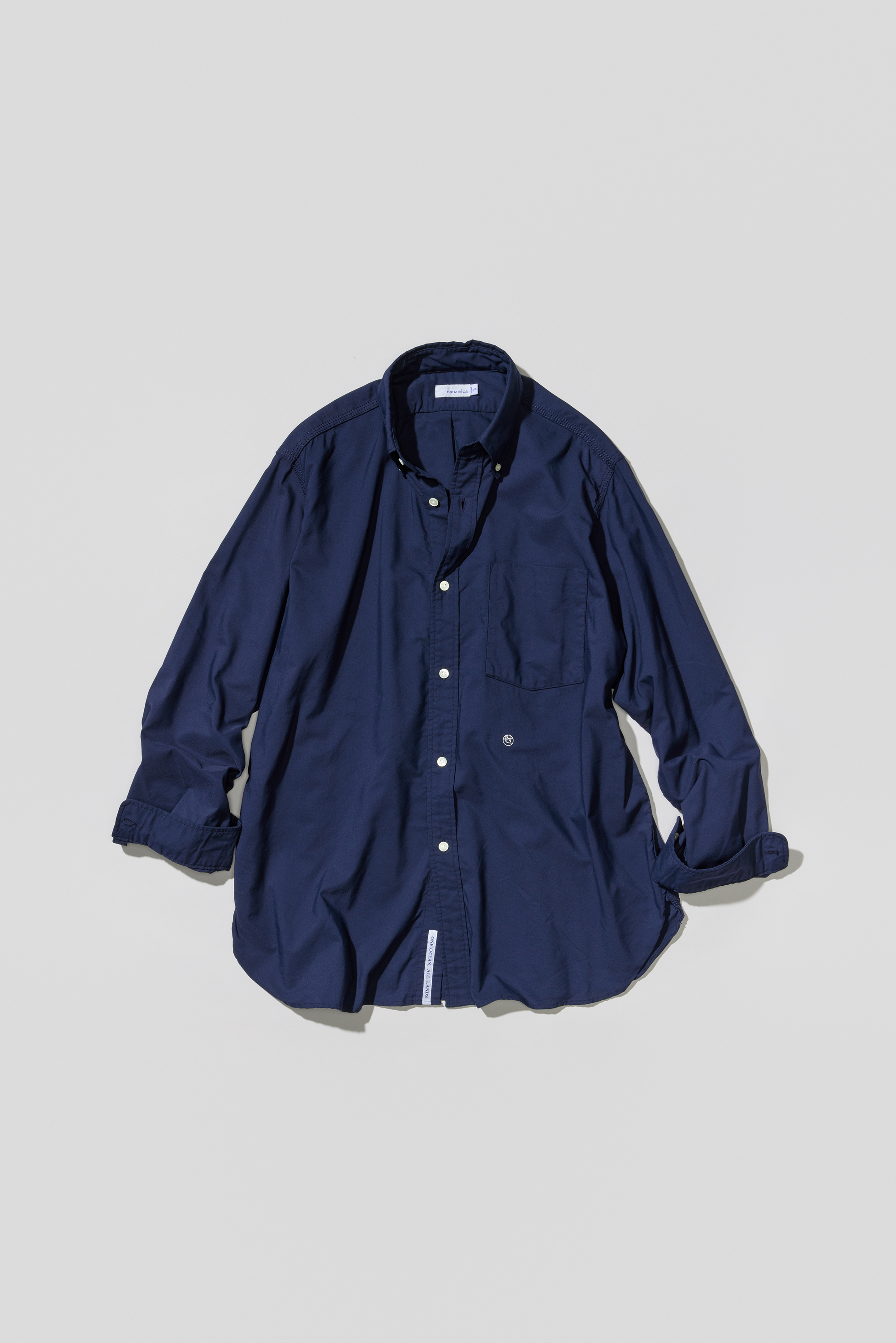 nanamica / ナナミカの服のこと 第十五回 「シャツの正中線。」
