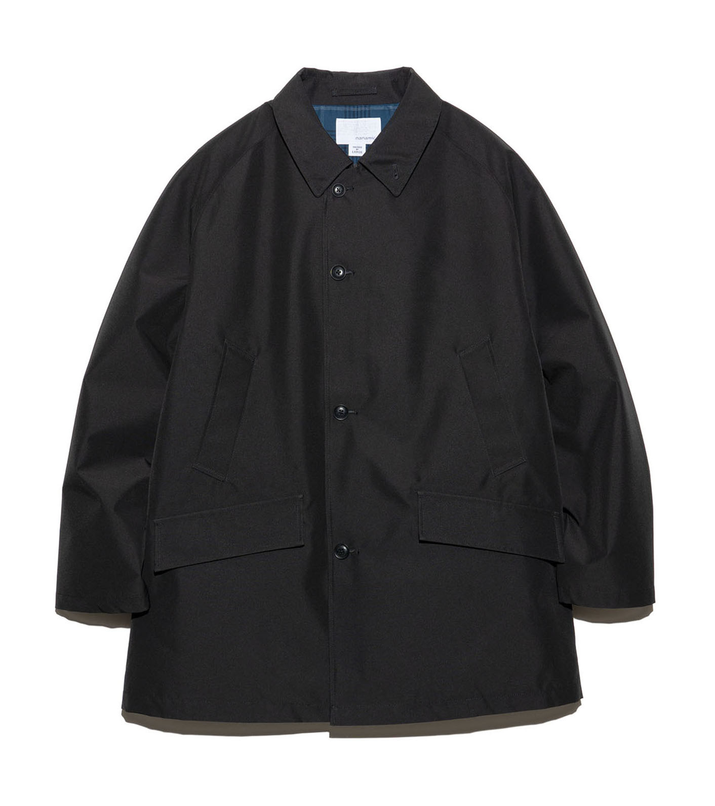 nanamica 2023 fall and winter ⁡ ⁡ 雨にも強いウール。 ⁡ 大きめのフードに、ダッフルコートのようなシルエット。  表地は2層のウール ゴアテックス ファブリクスで、光電子®ダウンを使うことにより、風雨に強く、優れた保温性を備えたうえに、軽やかな着心地も実現した  
