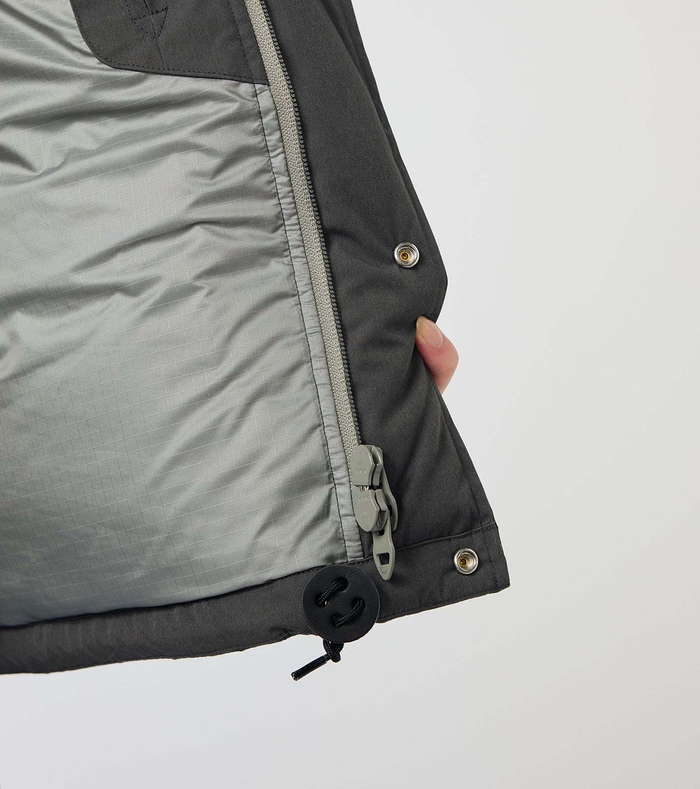 姜雪　30台 FW25新作】シャトー パーカ ジャパンエクスクルーシブ(1063MJB